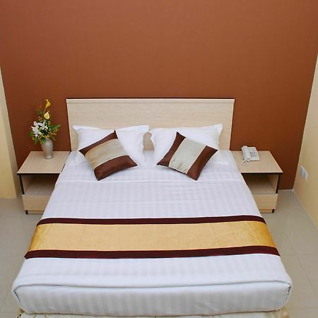Hotel 72 Rangoon Buitenkant foto