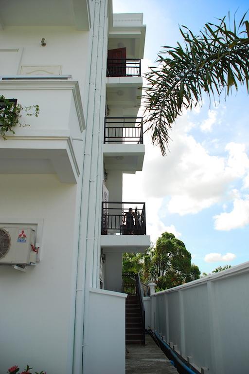 Hotel 72 Rangoon Buitenkant foto