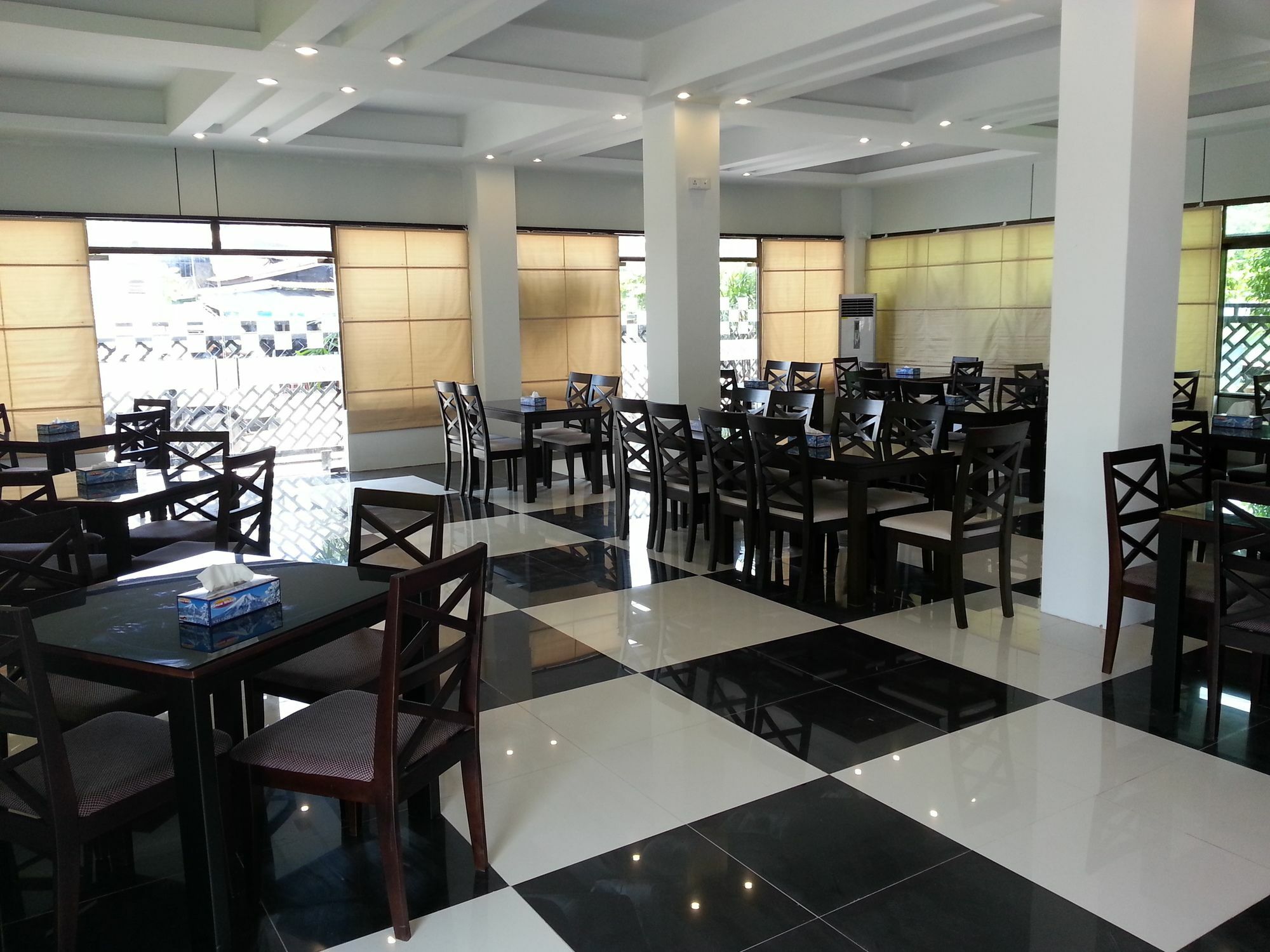 Hotel 72 Rangoon Buitenkant foto