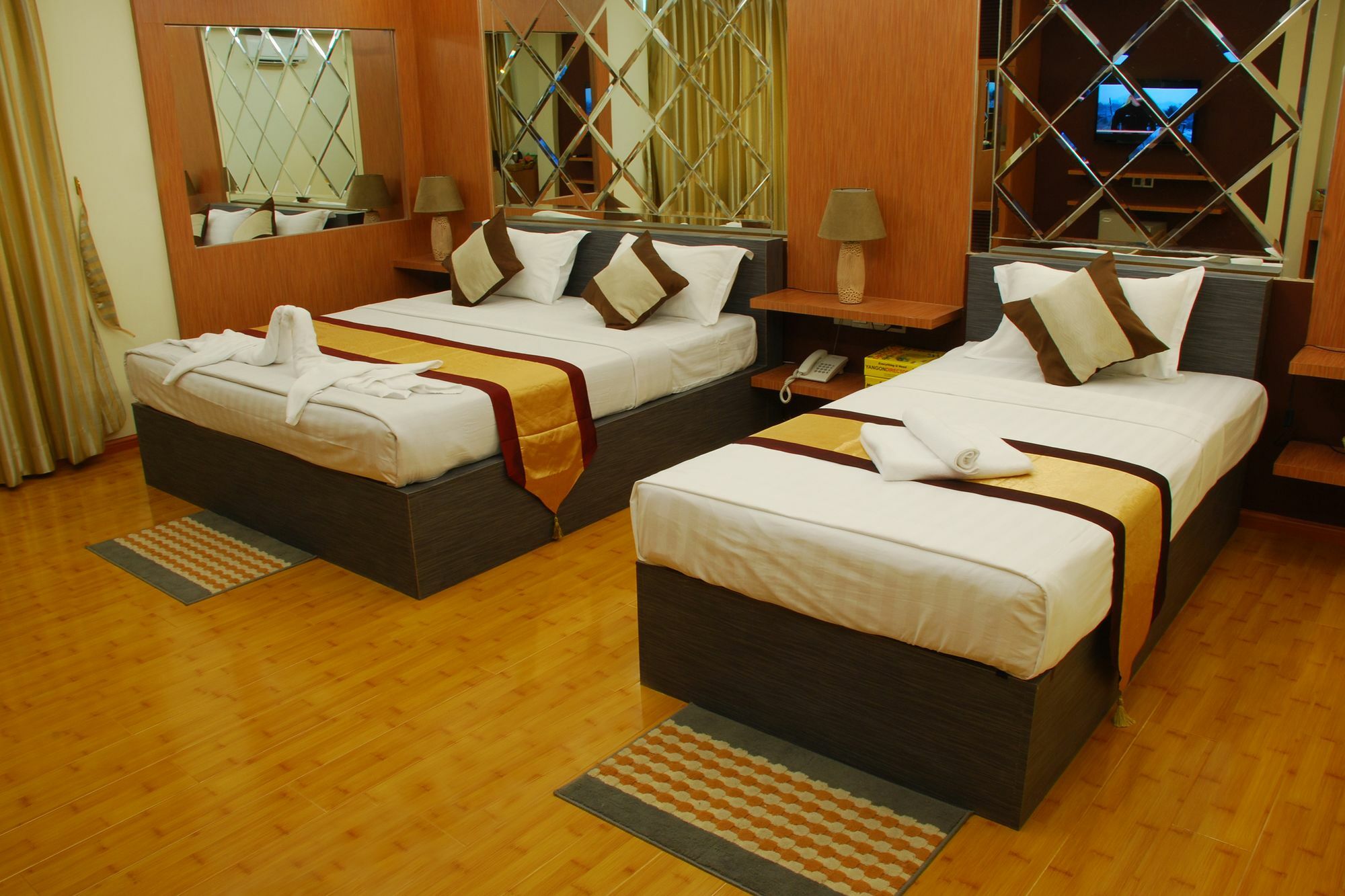 Hotel 72 Rangoon Buitenkant foto