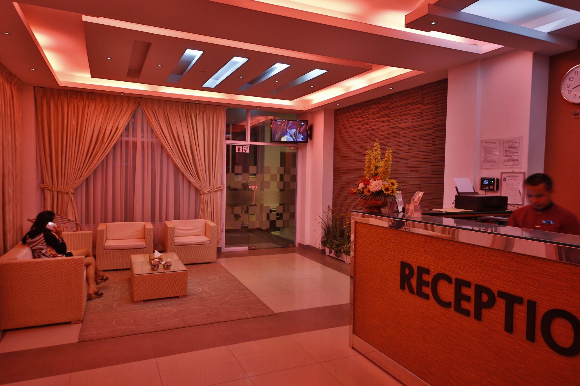 Hotel 72 Rangoon Buitenkant foto