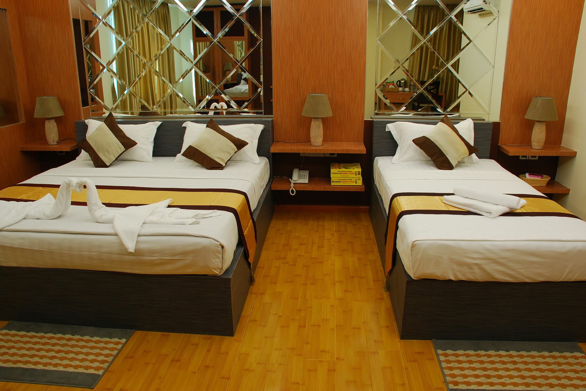 Hotel 72 Rangoon Buitenkant foto