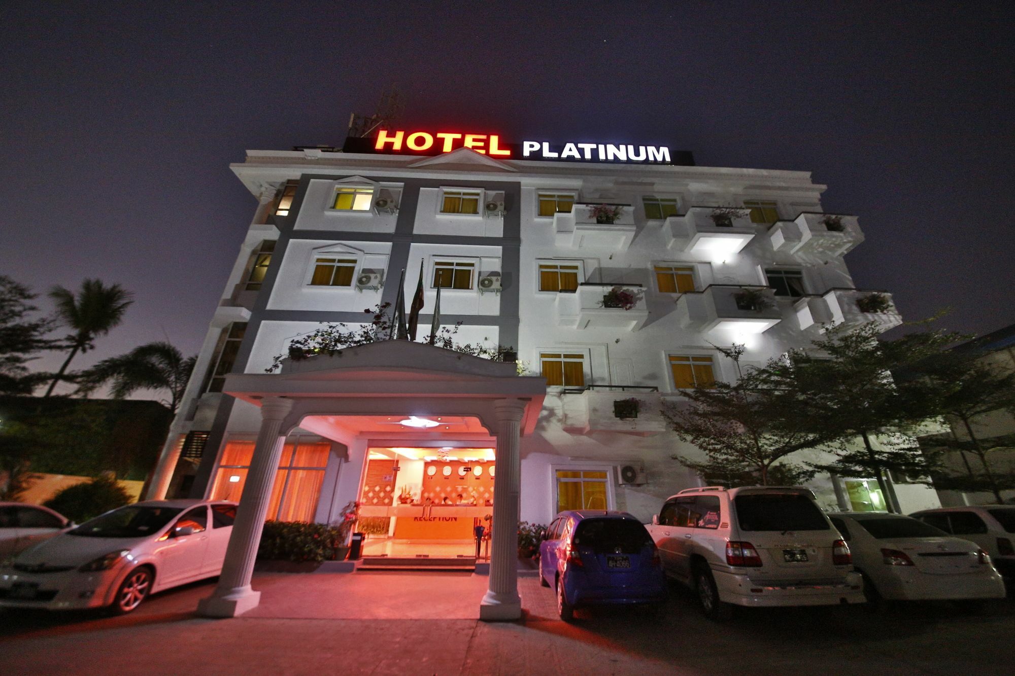 Hotel 72 Rangoon Buitenkant foto
