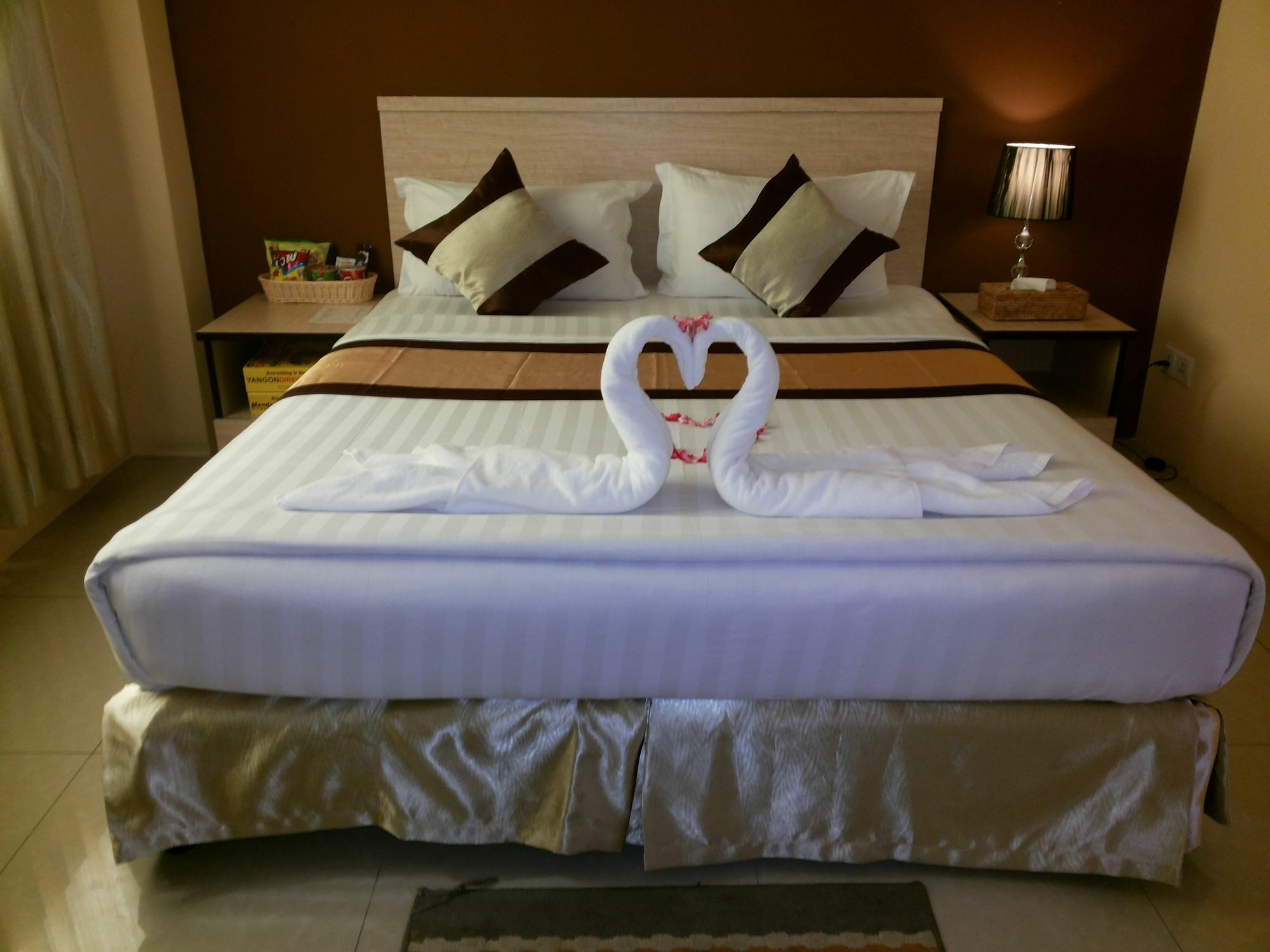 Hotel 72 Rangoon Buitenkant foto